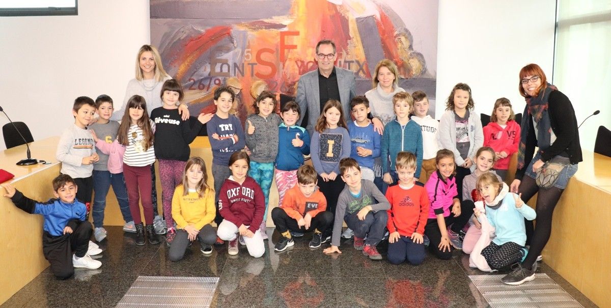 Alumnes de segon de primària de l'escola Pla del Puig visiten l'Ajuntament de Sant Fruitós