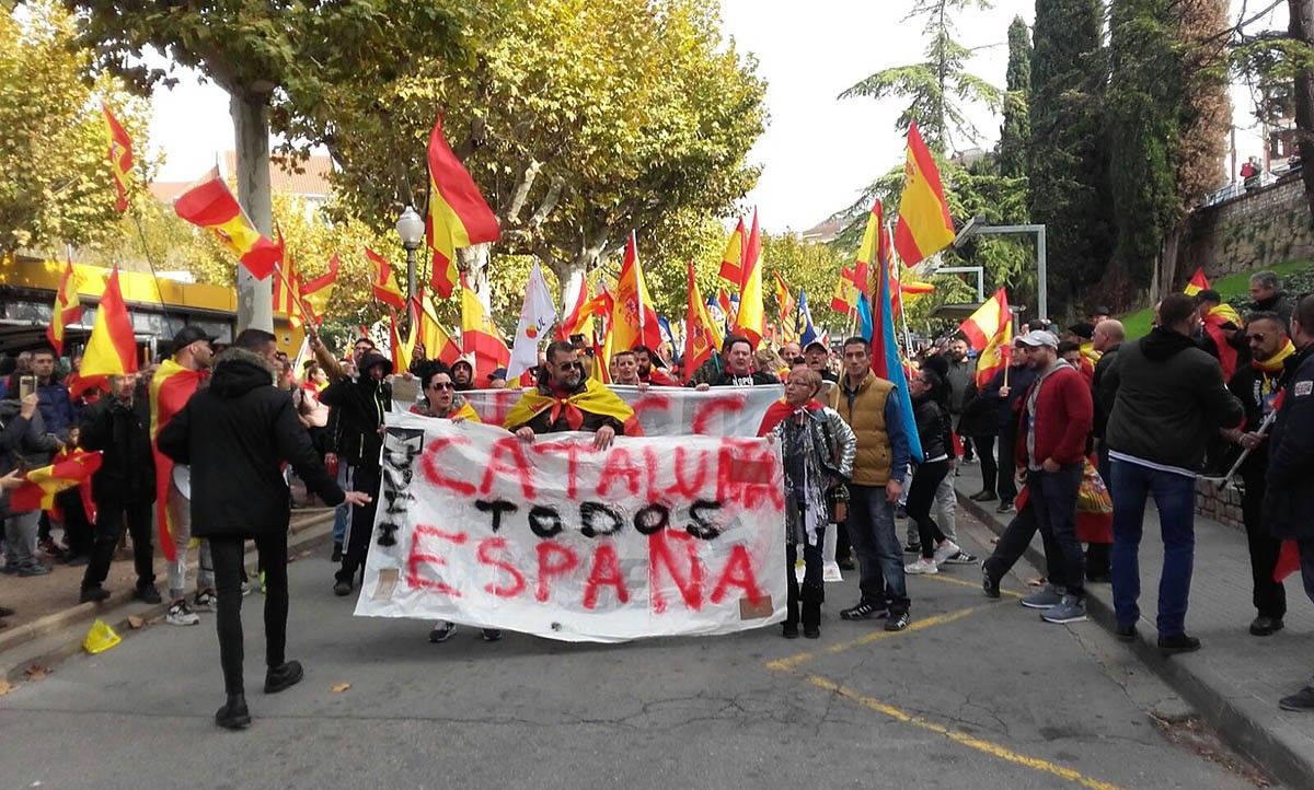 Capçalera de la manifestació espanyolista de Manresa
