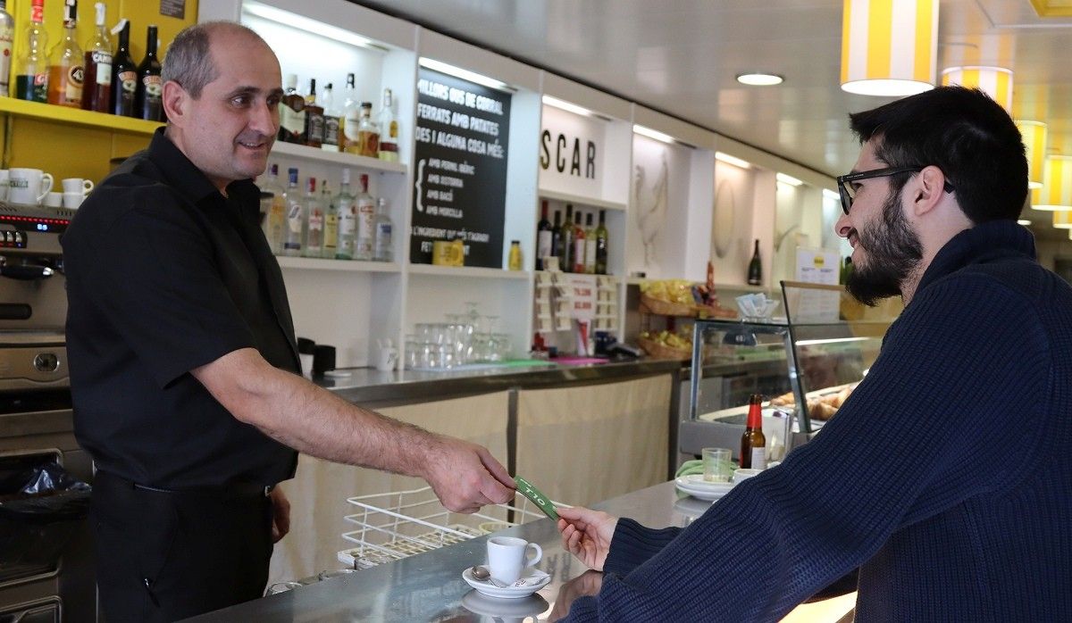 Cafè a canvi de bitllets de bus urbà usats, l'aposta de Diesa per promoure la sostenibilitat a Manresa
