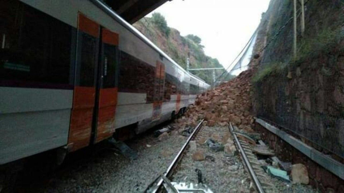 L'esfondrament de roques durant el pas del tren