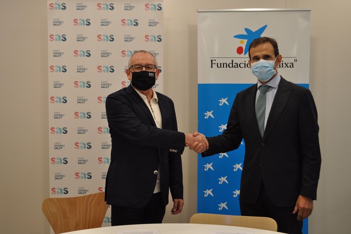 Manel Valls i Jaume Masana després de la signatura del conveni