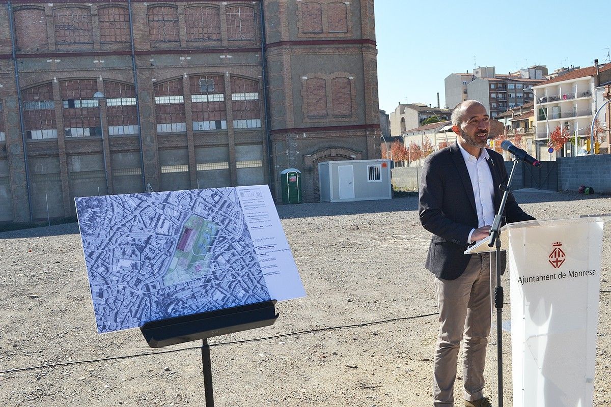 L'alcalde Marc Aloy durant la presentació de la compra de la Fàbrica Nova, el passat 5 de novembre