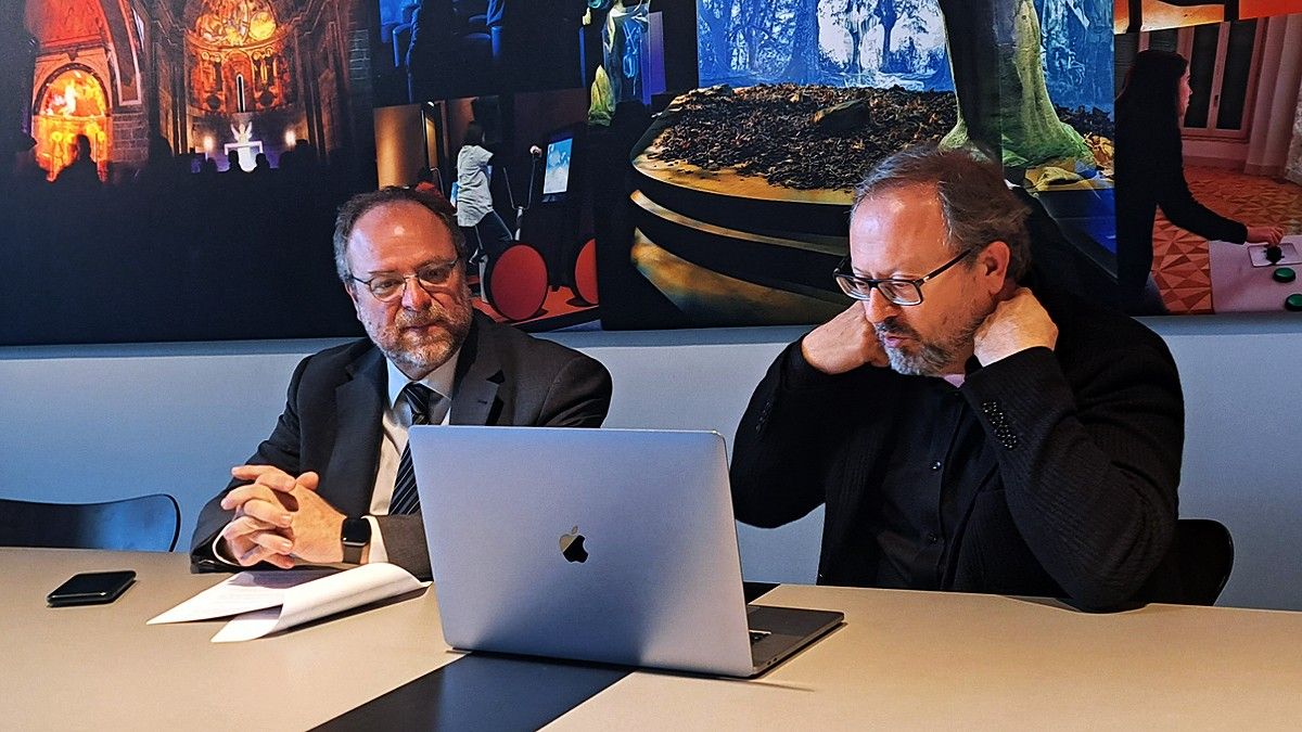 Eudald Tomasa, a la dreta, amb el seu advocat Àlex Solà, durant la roda de premsa del passat 12 de maig