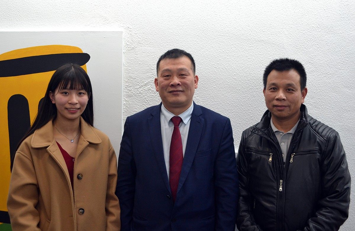 Lisa Pan, Kangnian Chen i Fengnan Pan, de l'Associació Xinesa de la Catalunya Central