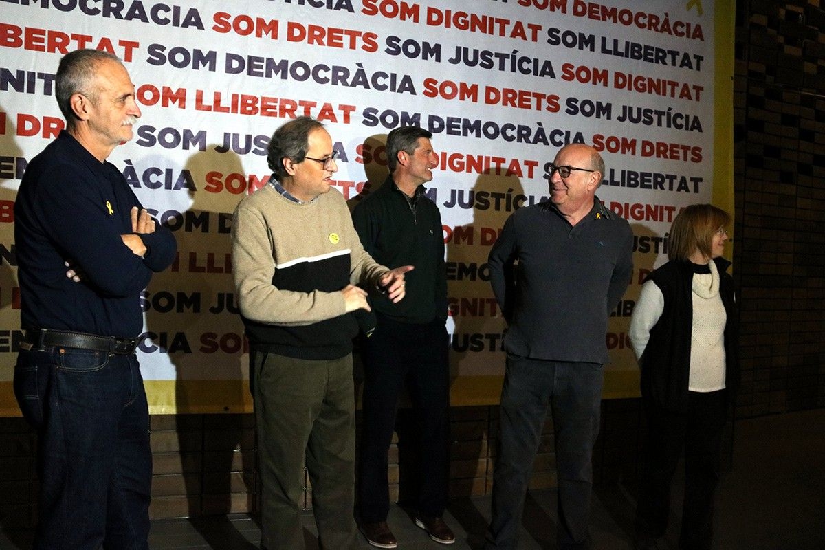 El president de la Generalitat, Quim Torra, al Dipòsit del Rei Martí amb alguns dels dejunadors