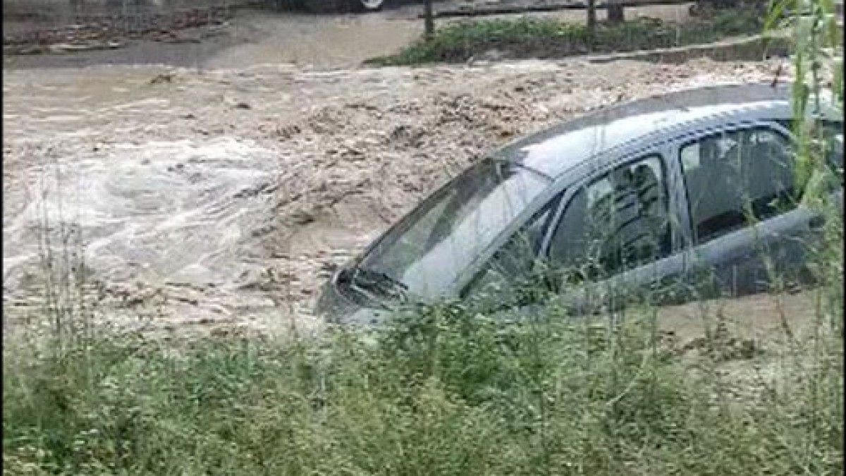 Imatge del vehicle arrossegat a Sant Vicenç de Castellet. 