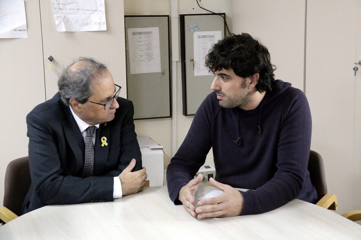 El president de la Generalitat, Quim Torra, amb l'alcalde de Verges, Ignasi Sabater, en una imatge d'arxiu
