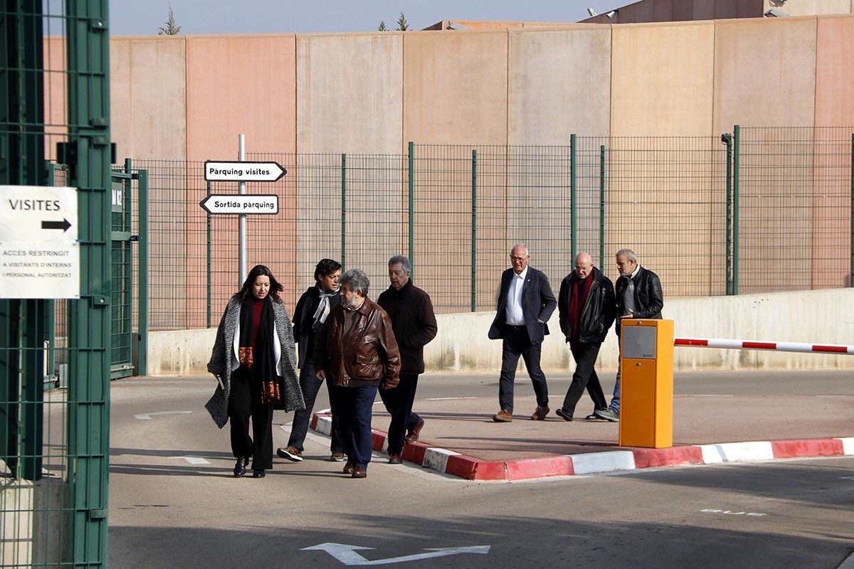 La delegació d'activistes andalusos a les portes de Lledoners, aquest dijous