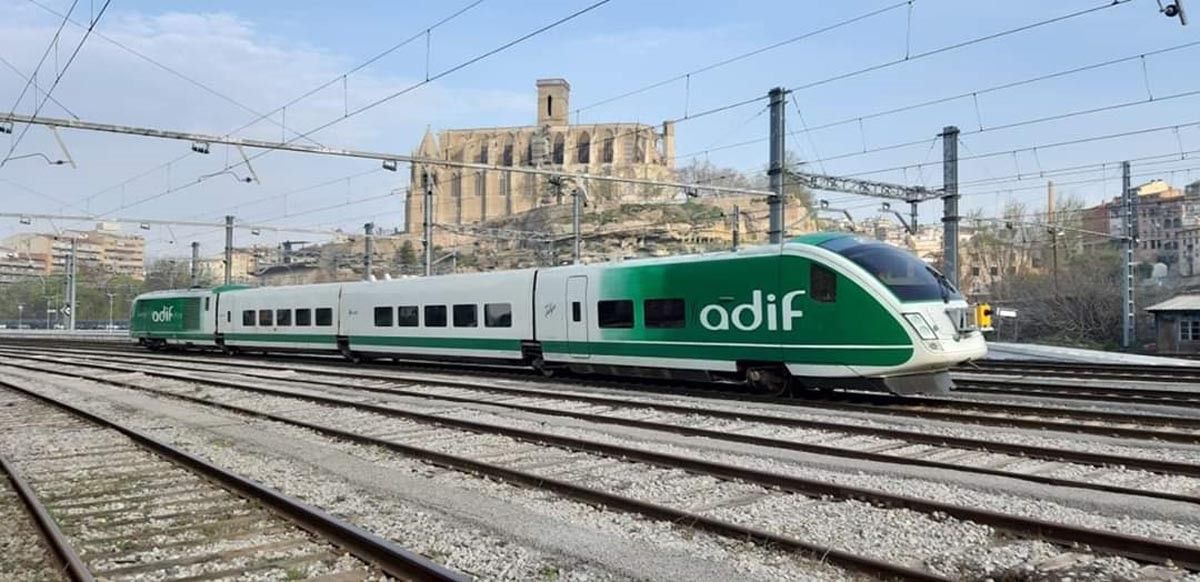 El tren laboratori d'Adif a l'estació de Manresa