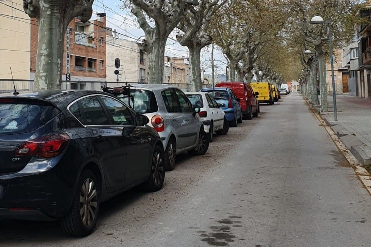 Un carrer de Sant Vicenç de Castellet absolutament buit de gent