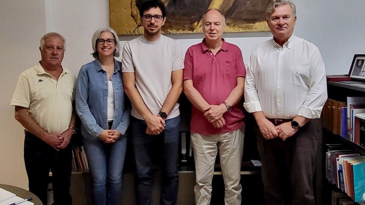 Representants de l'Ajuntament de Castellbell i del Bisbat de Vic