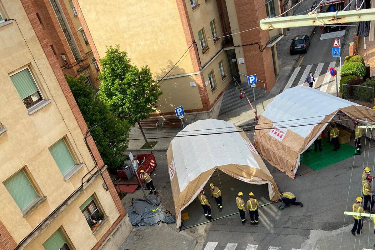 Carpes dels Bombers a l'entorn de la residència Sagrada Família