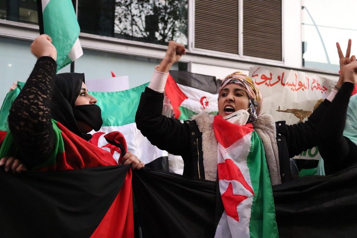 Manifestants a favor de l'autodeterminació del Sàhara Occidental en una protesta davant del consolat del Marroc en una imatge d'arxiu