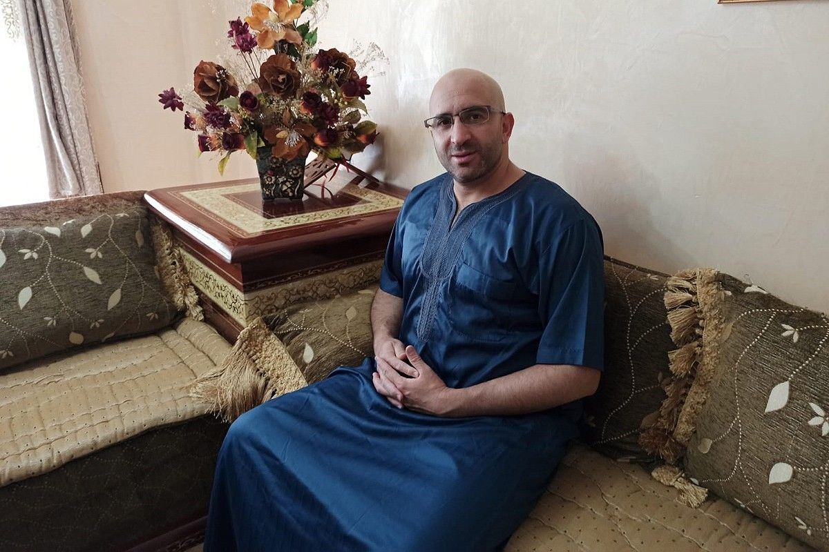 Mohamed Cadaoui, psicòleg de la Comunitat Islàmica de Manresa, a casa seva