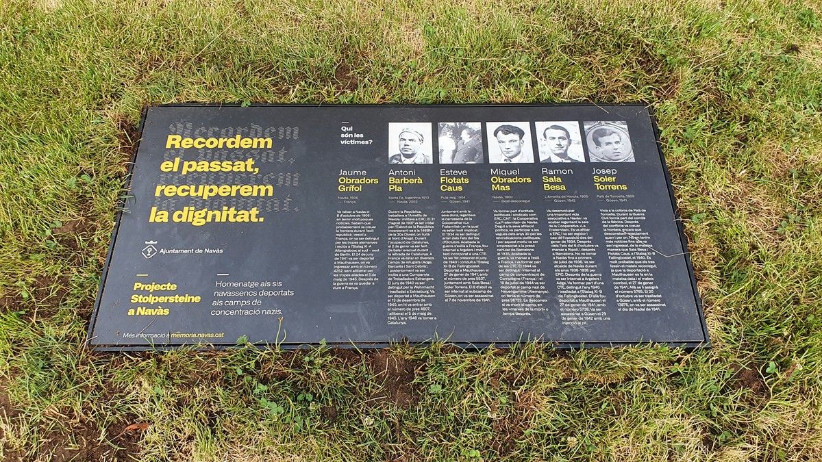Placa en record als deportats als camps nazis de Navàs