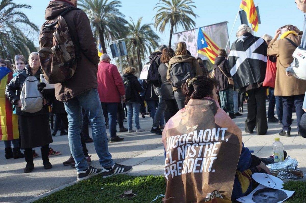 Manifestants a les portes del Parc de la Ciutadella el 30 de gener de 2018