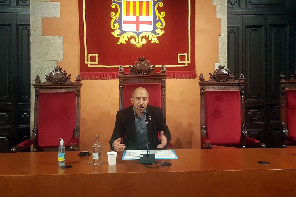 Marc Aloy presidint el seu primer ple al saló de sessions de l'Ajuntament de Manresa