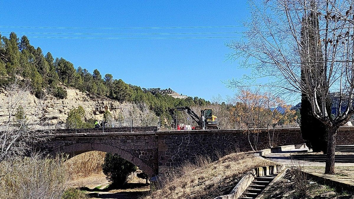Obres al pont d'accés a Castellbell i el Vilar