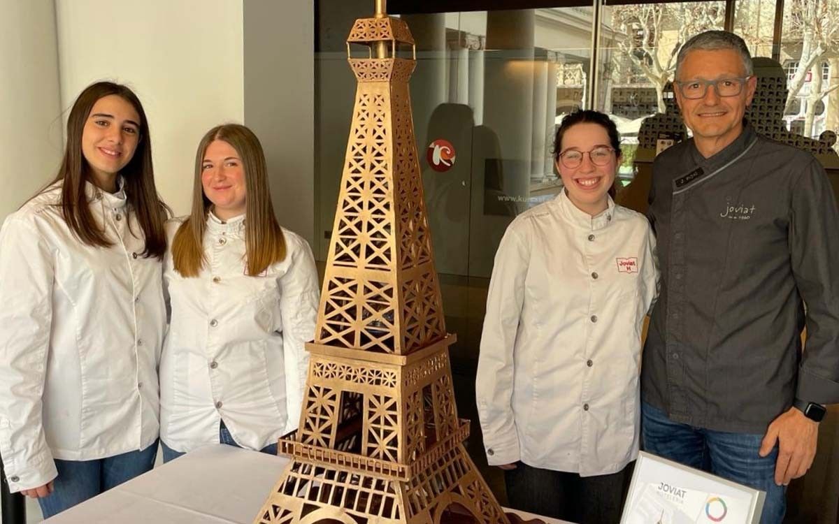 El Kursaal acull una Torre Eiffel de xocolata