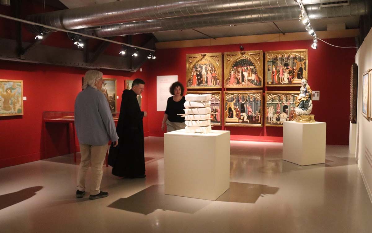 L'exposició conté unes 150 obres que han estat donades a Montserrat