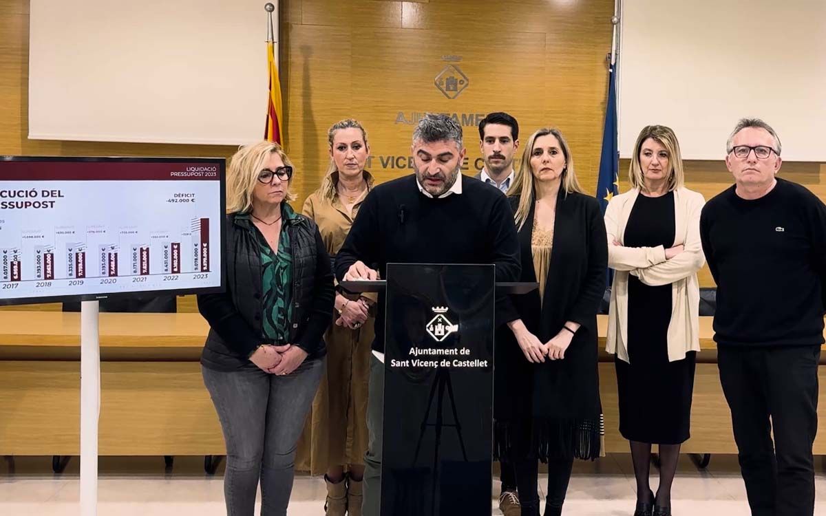 Compareixença de Dani Mauriz i el govern municipal de Sant Vicenç