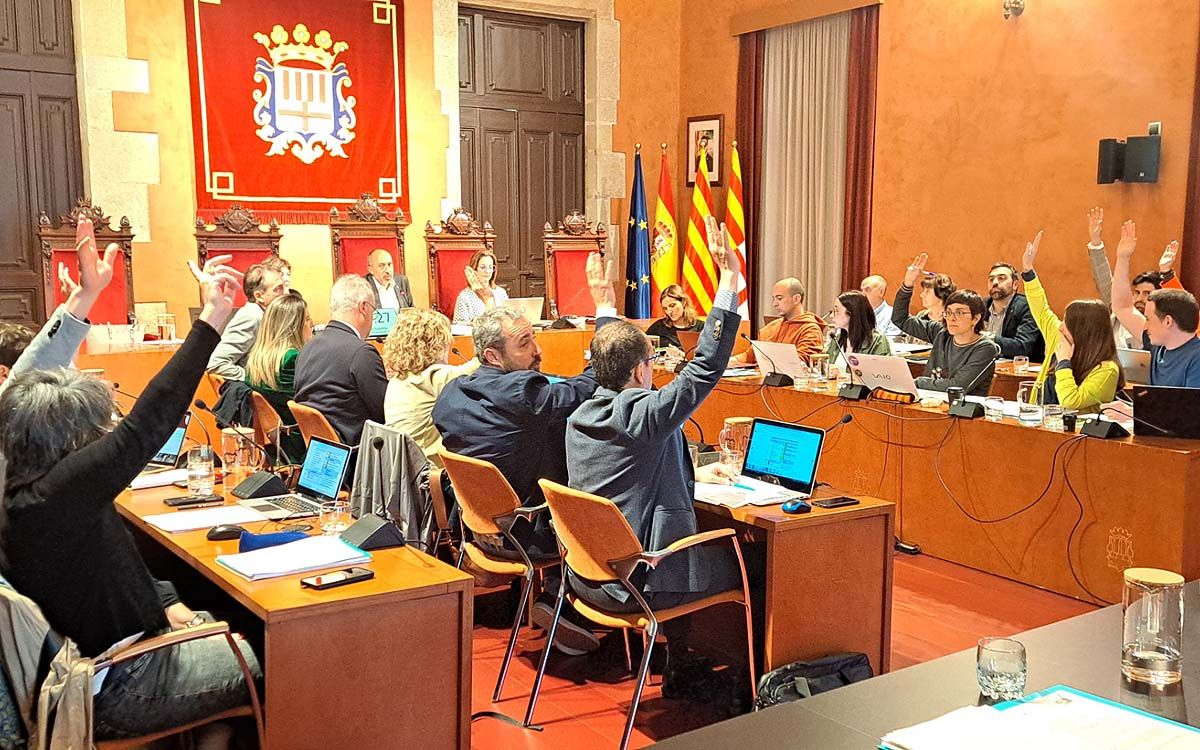 La moció ha estat aprovada amb els vots de Fem, Junts i FNC