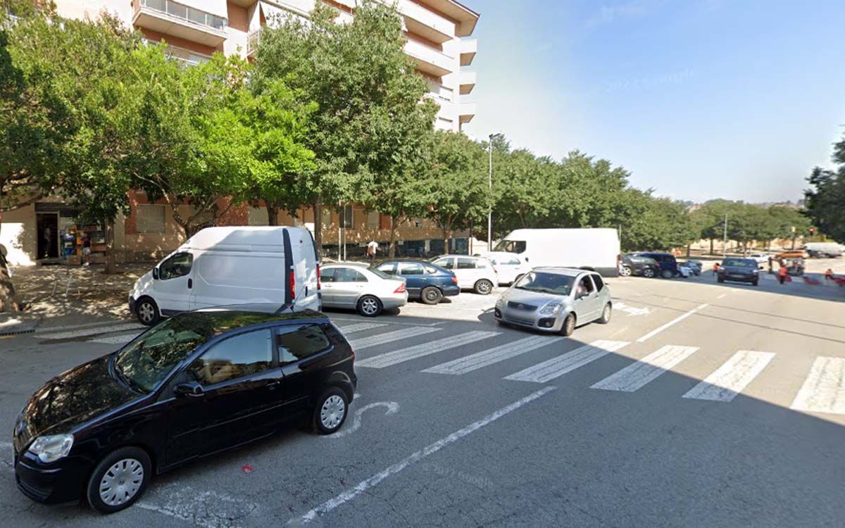 Cruïlla entre l'avinguda Francesc Macià i el carrer de la Sardana
