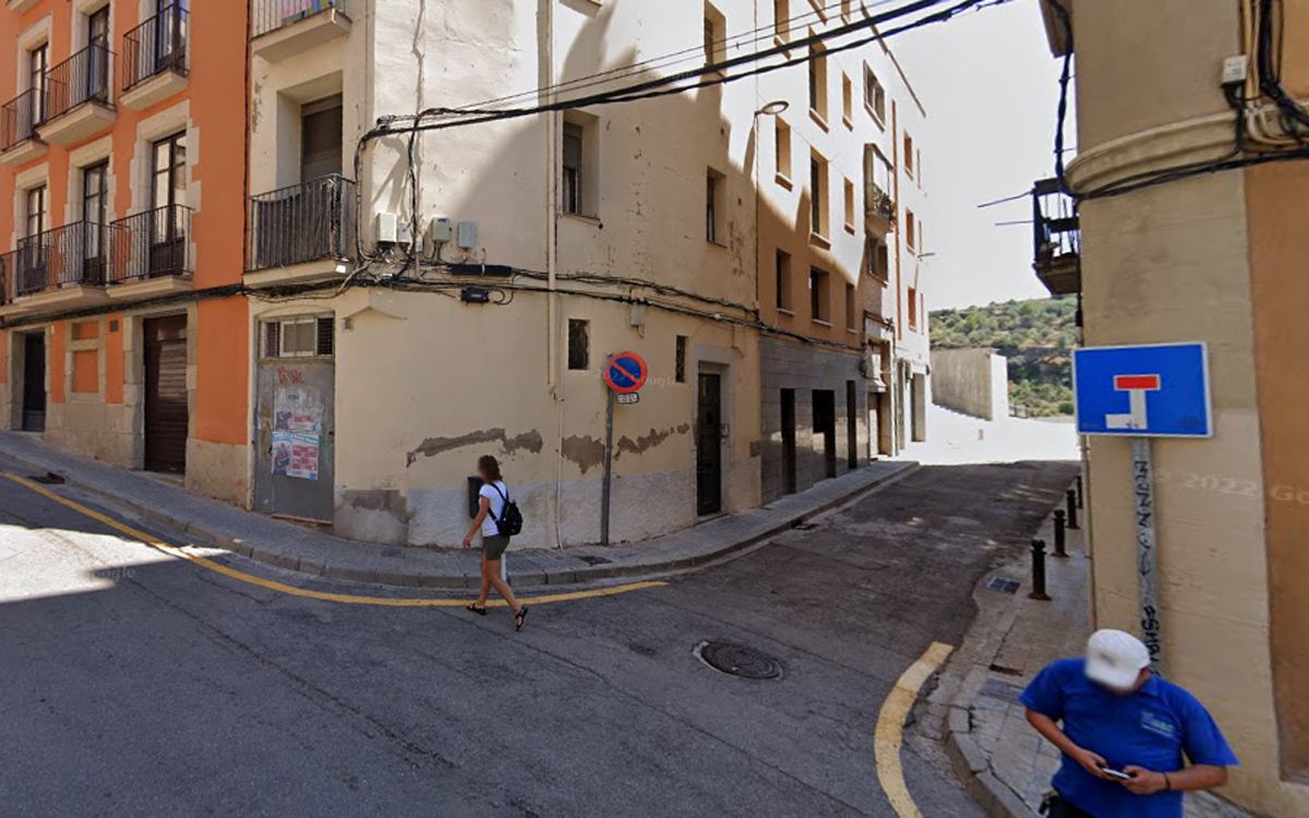 Cruïlla entre la plaça d'en Creus i el carrer Puigcardener de Manresa