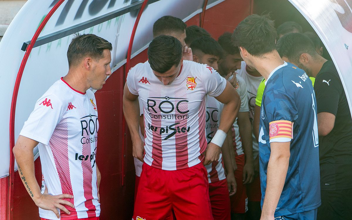 Marc Martínez parlant amb l'equip abans de l'inici d'un partit
