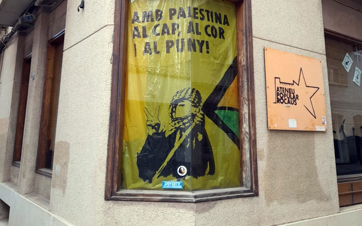 Pancarta de suport a Palestina a l'Ateneu Popular Rocaus de Sallent