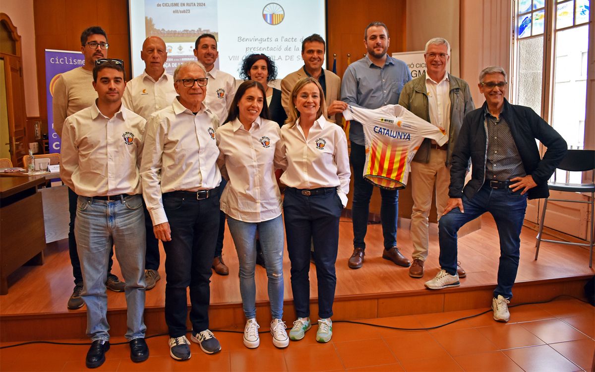 Foto de grup de la presentació de la 8a Cursa Ciclista Vila de Súria - Campionat de Catalunya de Ciclisme en Ruta