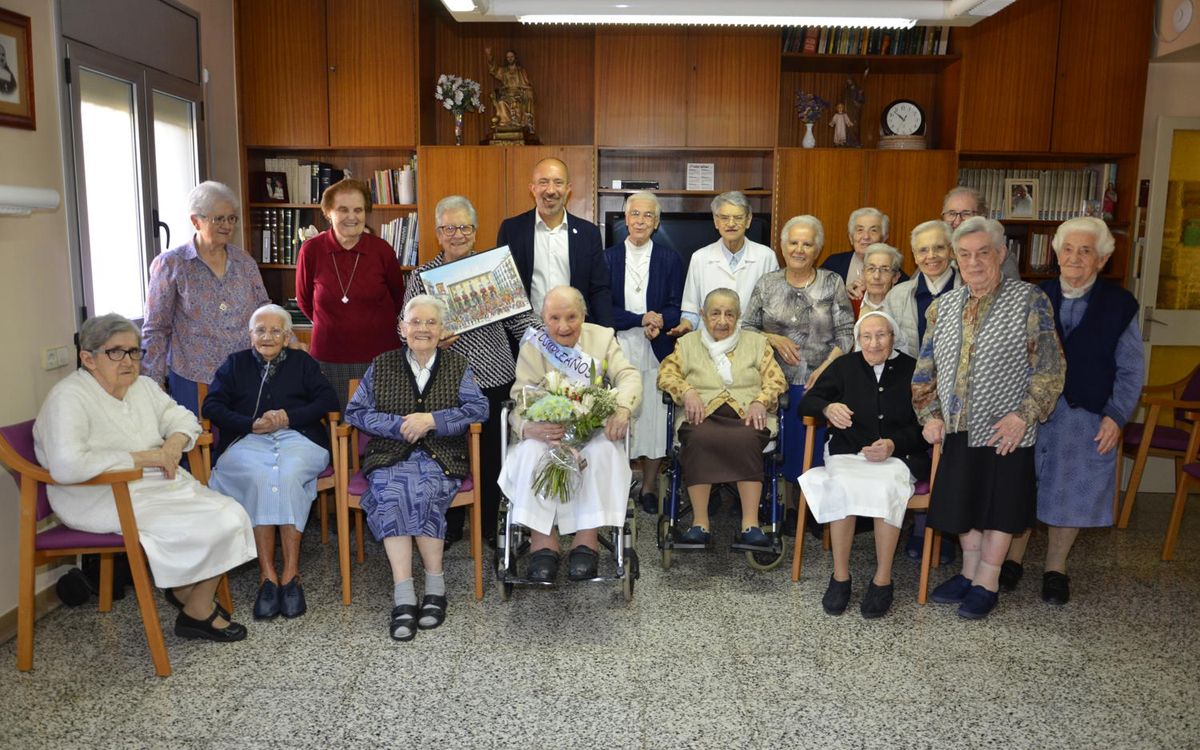 Les Germanes Josefines han acompanyat Maria Victoria Iruretagoyena en el seu centenari