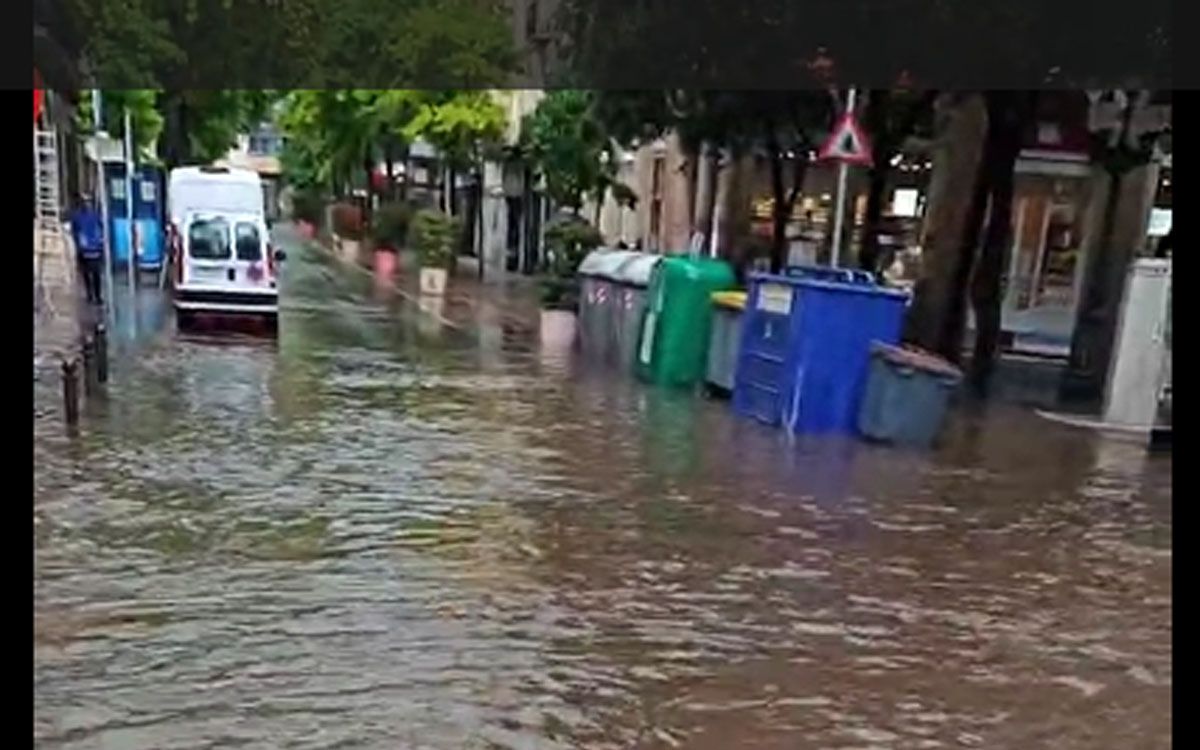 Imatge d'arxiu del carrer Guimerà de Manresa inundat