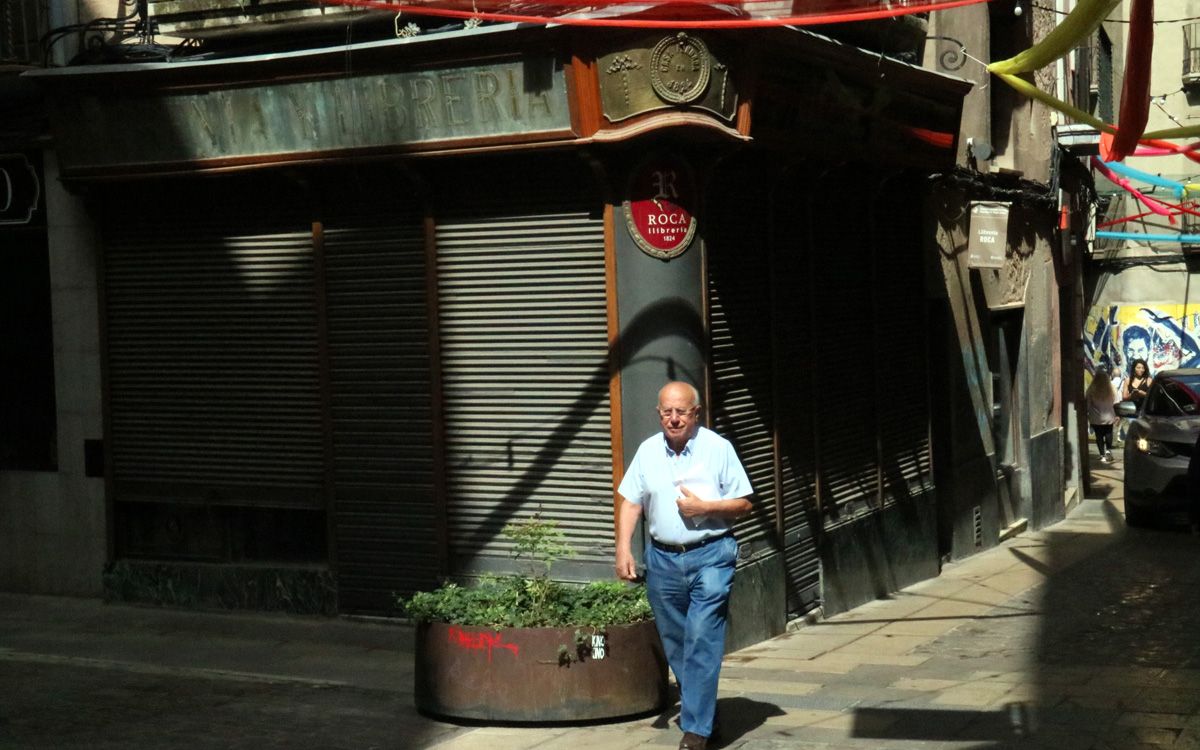 La Llibreria Roca, un dels comerços històrics de Manresa, avui tancat
