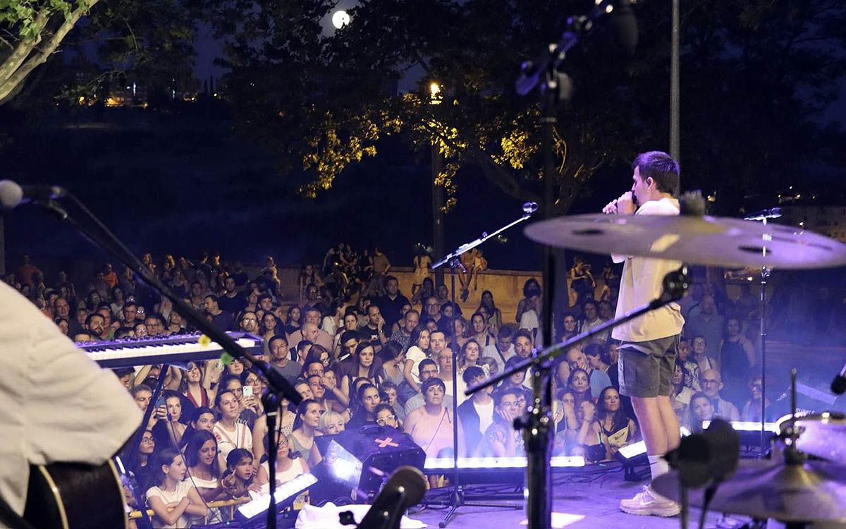 Stay Homas va aplegar 900 persones en el seu concert dels Sons del Camí