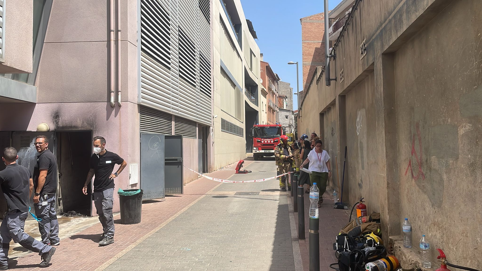 L'avís de l'incendi s'ha rebut quan passaven pocs minuts de les dotze del migdia