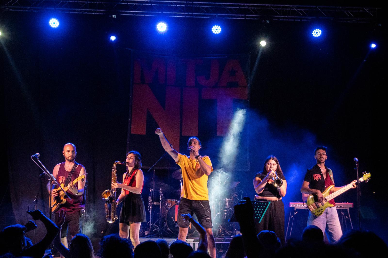 L'Orquestra Mitjanit ho té tot a punt per tocar a la plaça Major de Manresa