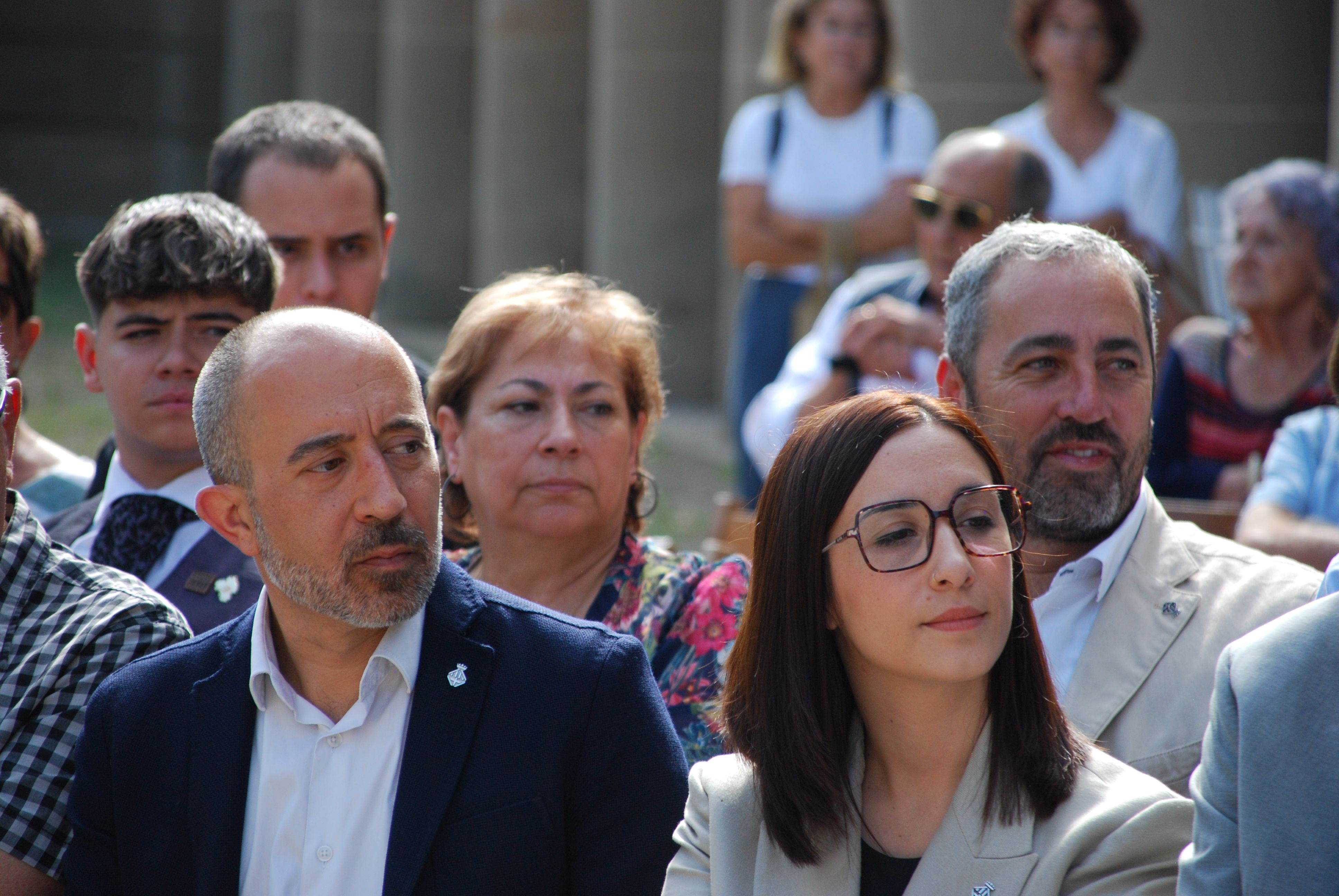 Ramon Bacardit darrere de Marc Aloy i Tània Infante en una imatge d'arxiu