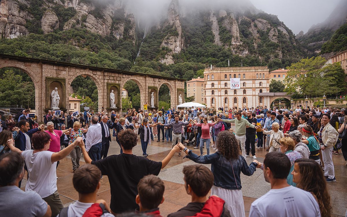 Sardana per commemorar el mil·lenari de Montserrat