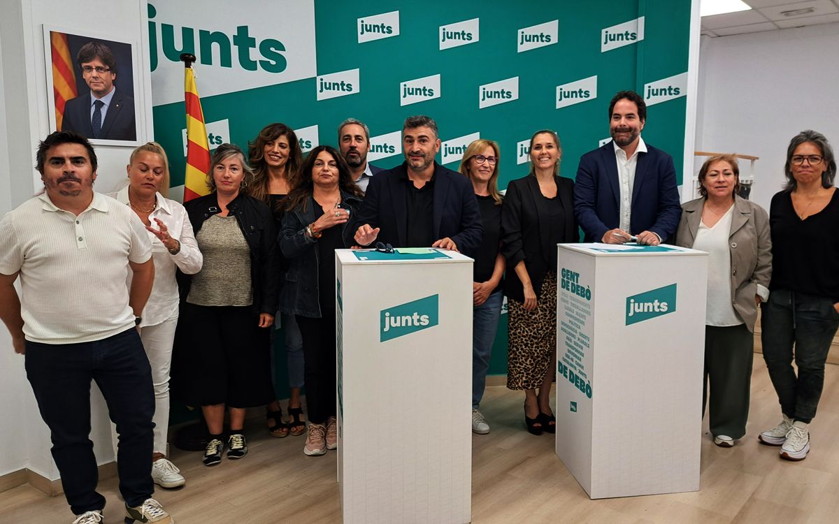 Càrrecs electes de Junts al Bages durant la roda de premsa