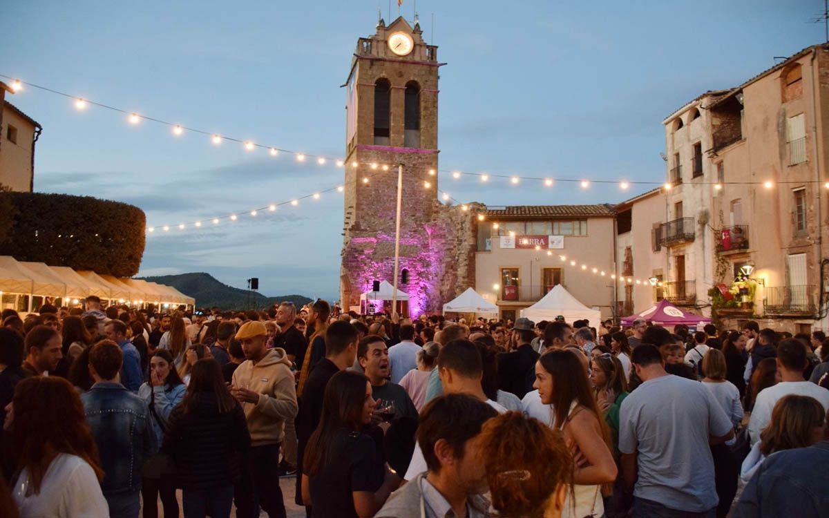 La plaça Major d'Artés es va omplir per la Festa de la Verema del Bages