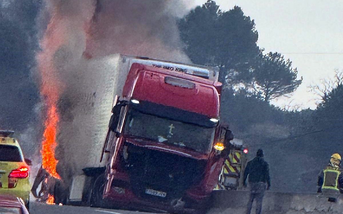 Camió en flames a la C-25, a Manresa