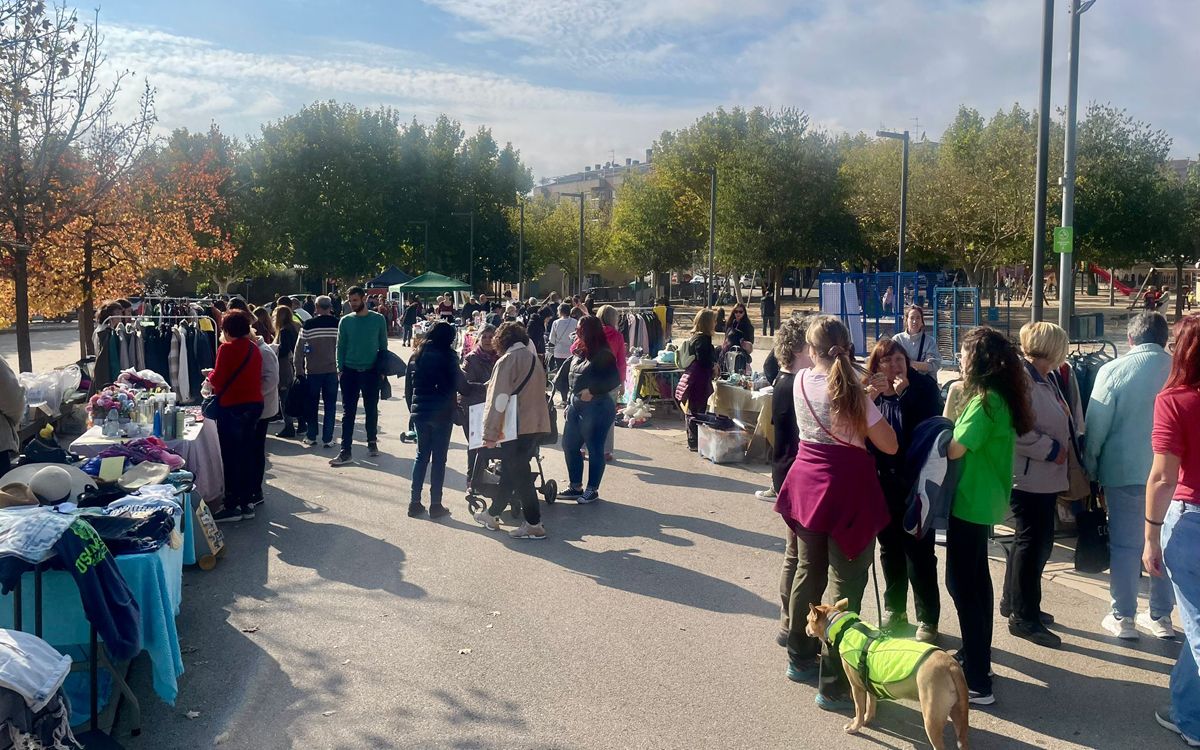 Primera edició de l'Uala Carrer, mercat de segona mà, a Sant Joan de Vilatorrada