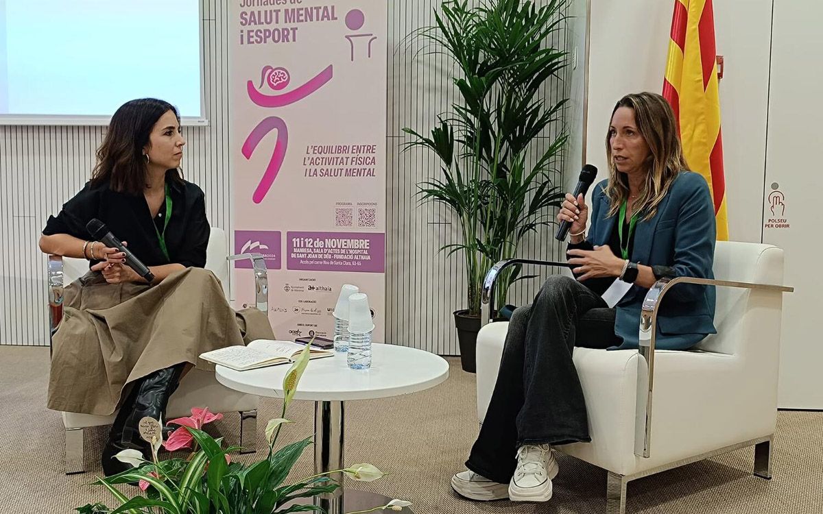 Laura Rosel va entrevistar la nedadora Gemma Mengual, aquest dilluns, a les Jornades de Salut Mental i Esport de Manresa