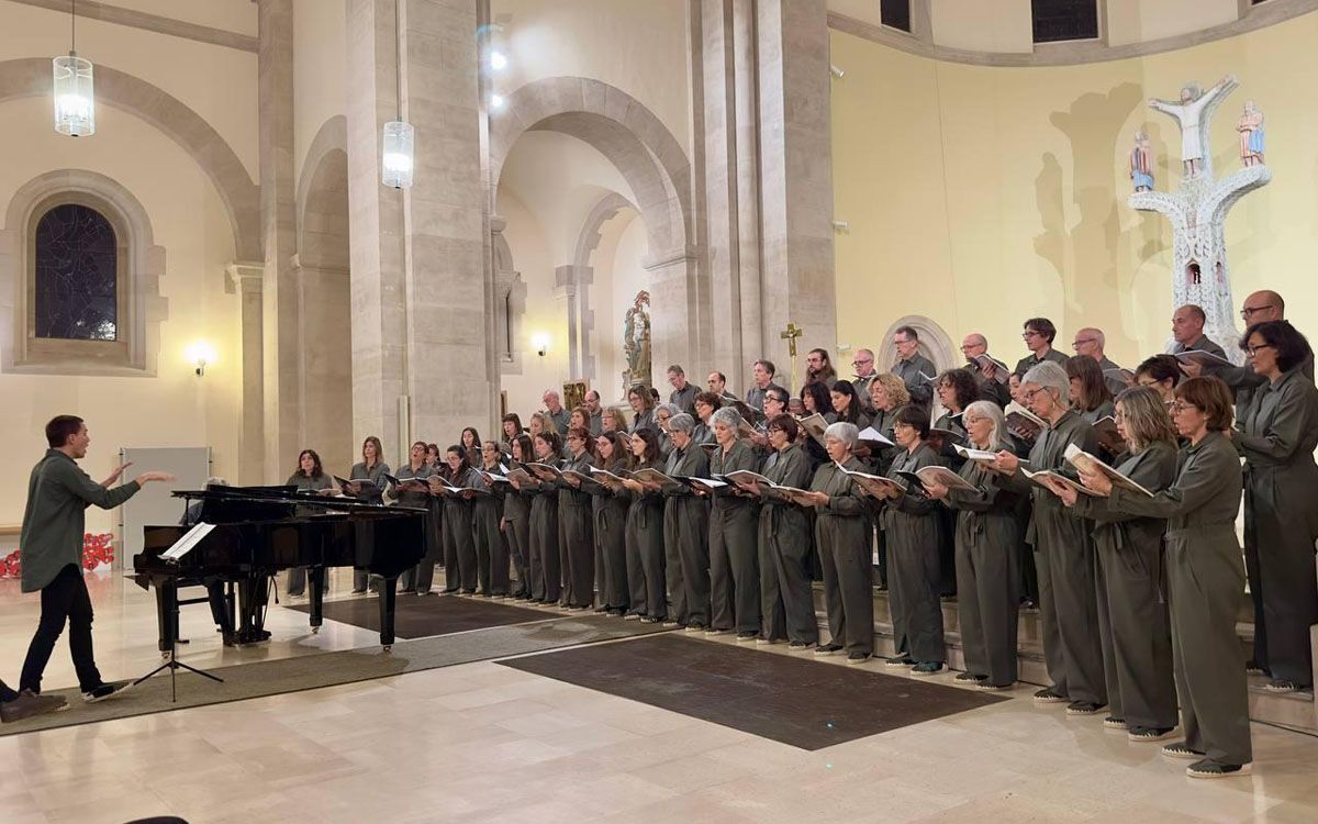 La coral Escriny cantant a l'església de Saint-Joseph Limpertsberg de Luxemburg