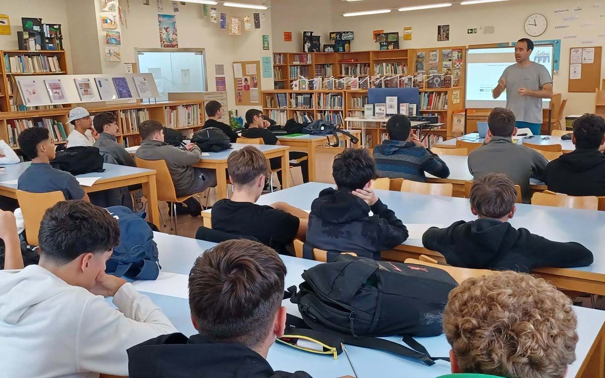 Alumnes de l'Institut Lacetània durant una Aula d'Emprenedoria