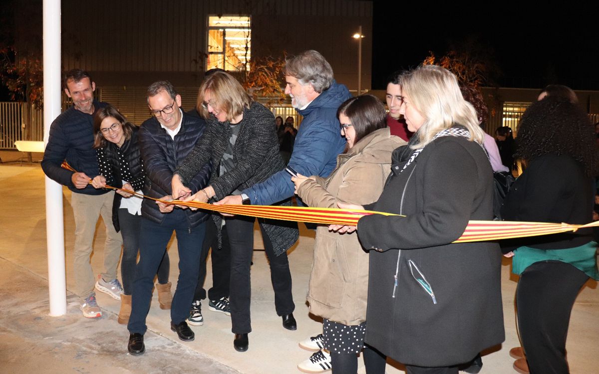 Tallada de la cinta inaugural del nou parc Annie Ernaux