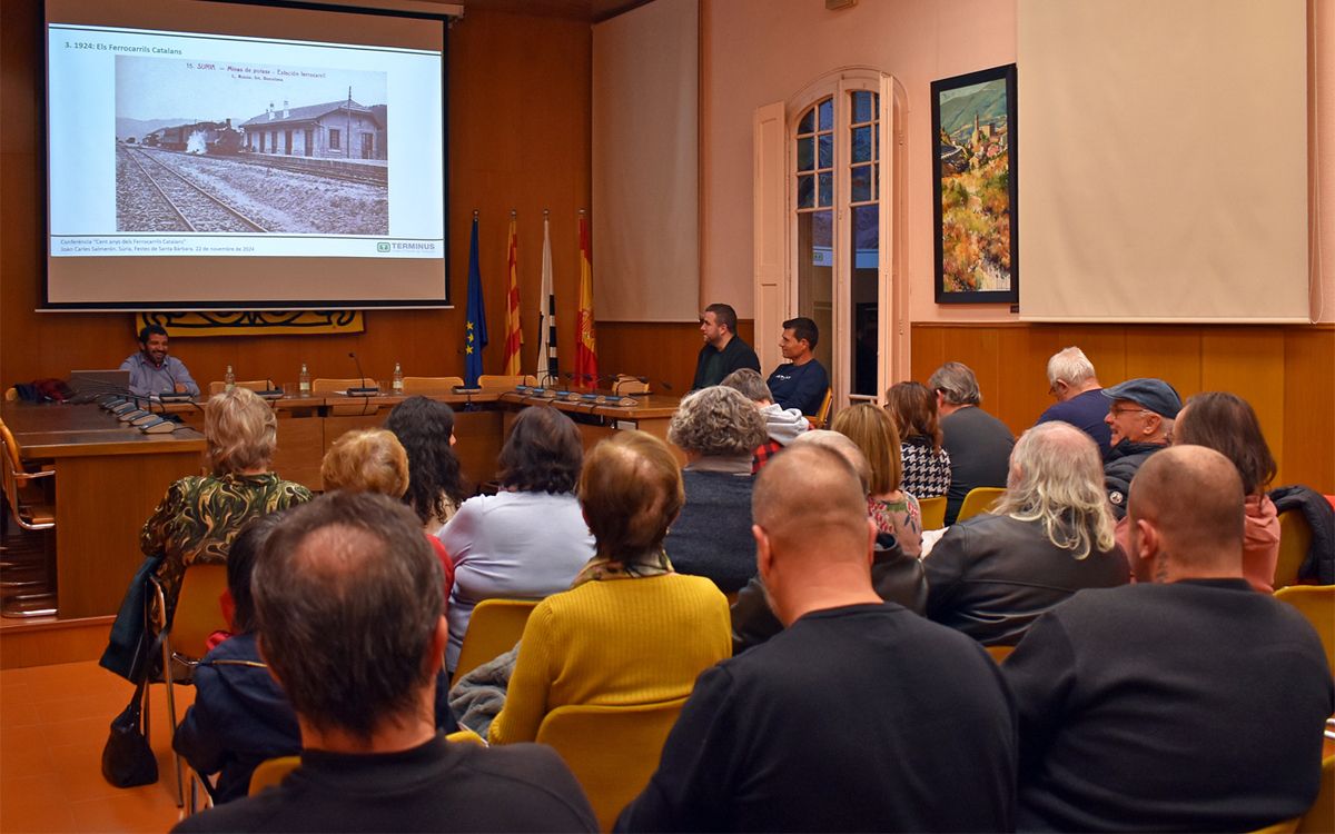 Acte d'inici de la Festa de Santa Bàrbara, al saló de l'Ajuntament de Súria