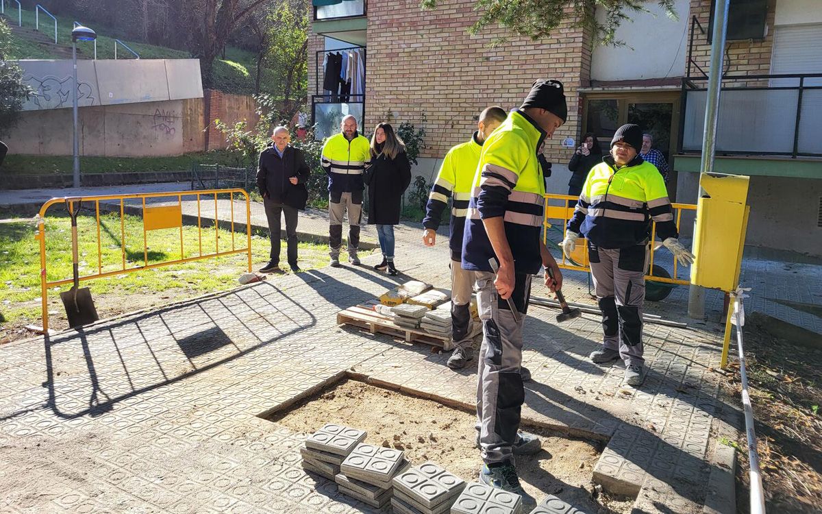 Operaris de la brigada de barri de la Font dels Capellans