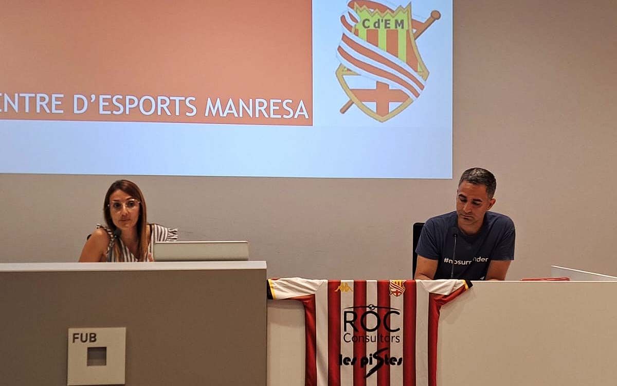 L'expresidenta del CE Manresa Ruth Guerrero i el portaveu Francesc Sòria durant l'assemblea del 4 de juliol